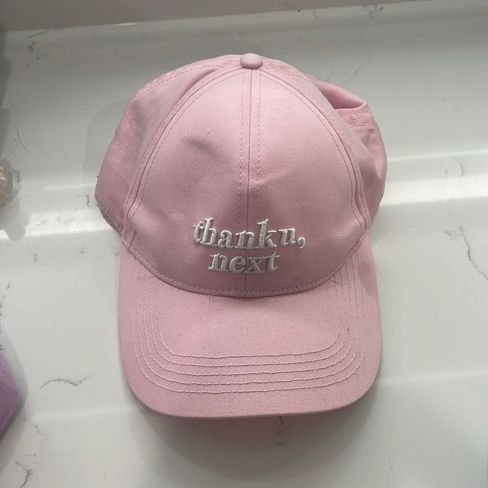 Ariana Grande Accessoires h&m pink thank you next hat